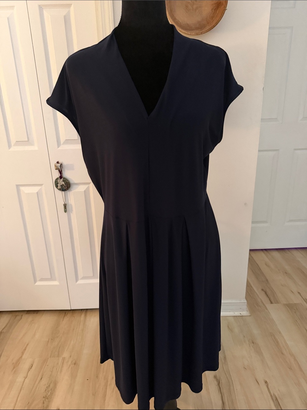 Gilli Navy V-Neck Pleated Midi Dress